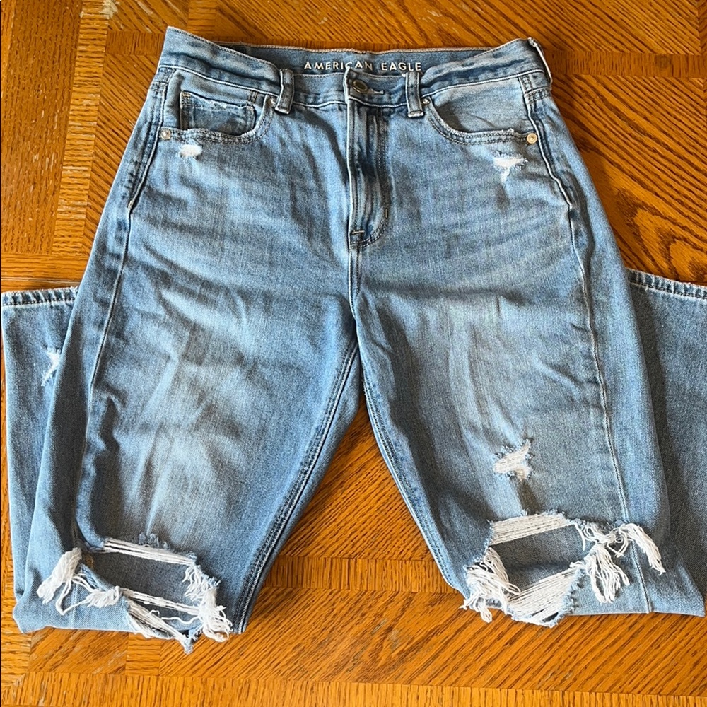 American Eagle 1081 Ripped Mom Jeans SZ 4 Short